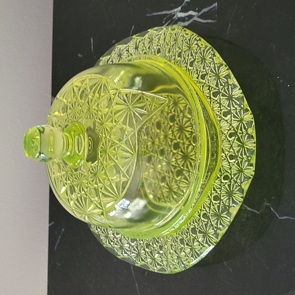 This is a beautiful  uranium/Vaseline  Butter Dish. - Picture 2 of 4
